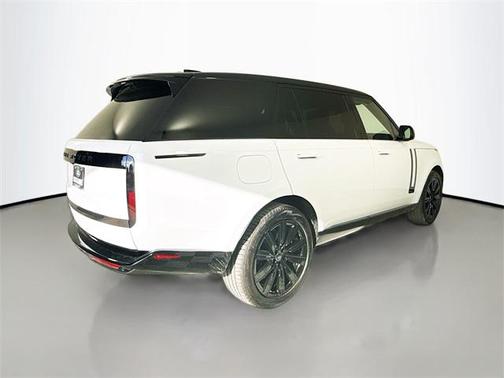 2025 Land Rover Range Rover P400 SE 7 Seat
