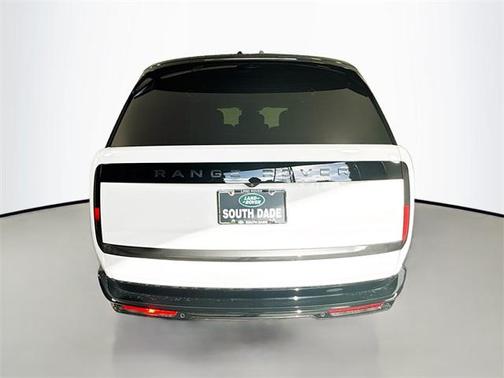 2025 Land Rover Range Rover P400 SE 7 Seat