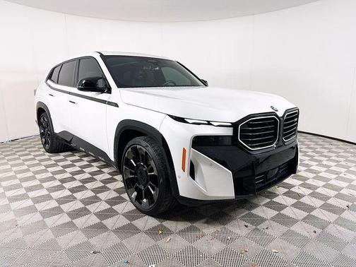 Mineral White Metallic 2024 BMW XM Base