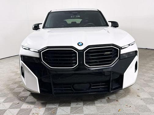 Mineral White Metallic 2024 BMW XM Base