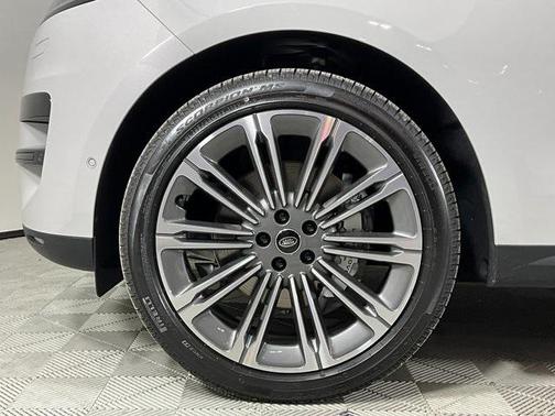 2025 Land Rover Range Rover Sport SE
