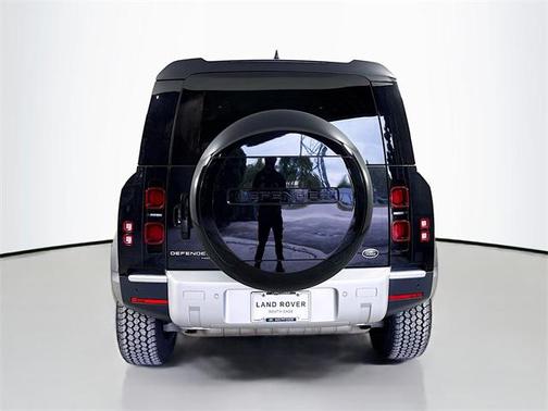 2022 Land Rover Defender 110 SE