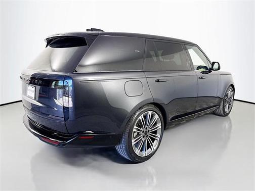 2026 Land Rover Range Rover P400 SE 7 Seat