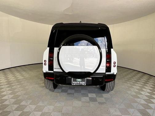 2025 Land Rover Defender 110 P400 X-Dynamic SE