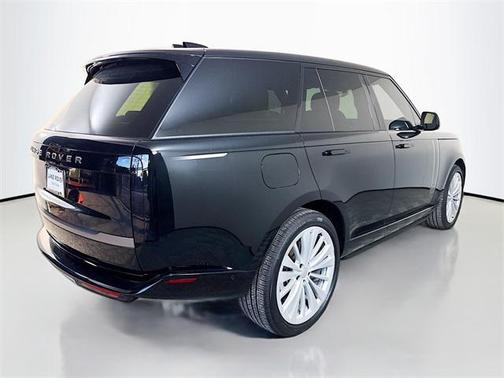 2025 Land Rover Range Rover P530 SE