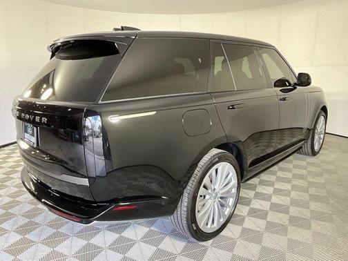 2025 Land Rover Range Rover P530 SE