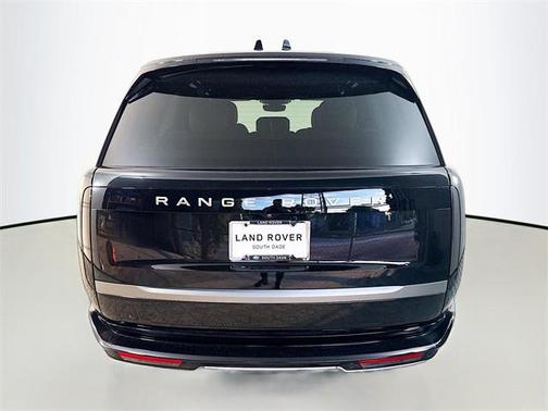 2025 Land Rover Range Rover P530 SE