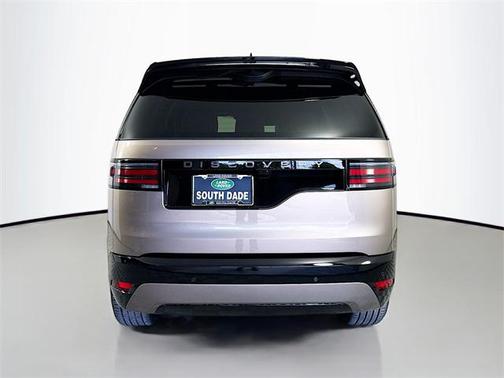 2025 Land Rover Discovery P300 Dynamic SE
