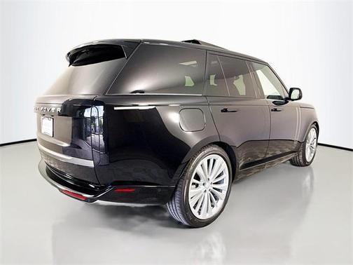 2025 Land Rover Range Rover P530 SE