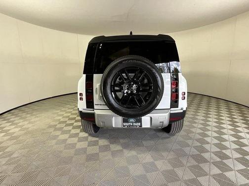 2025 Land Rover Defender 110 P300