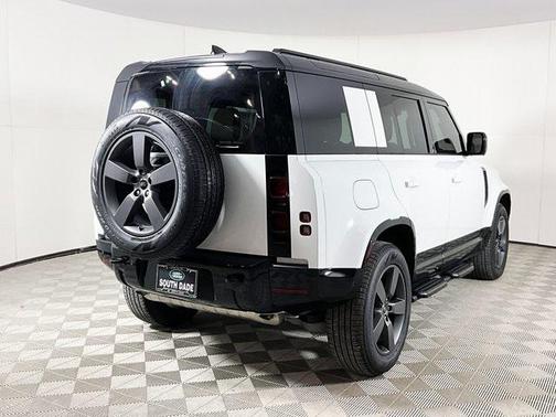 2025 Land Rover Defender 110 P400 X-Dynamic SE