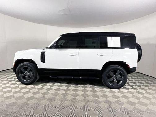 2025 Land Rover Defender 110 P400 X-Dynamic SE