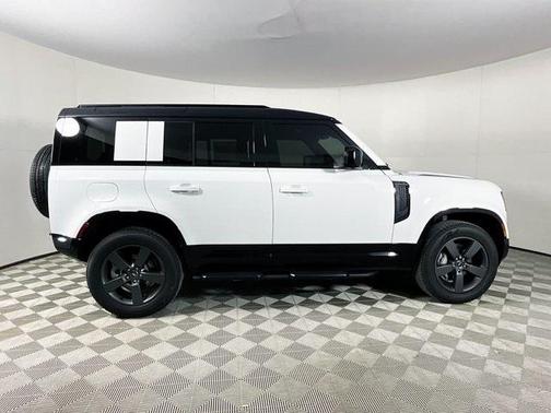 2025 Land Rover Defender 110 P400 X-Dynamic SE