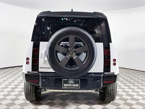 2025 Land Rover Defender 110 P400 X-Dynamic SE