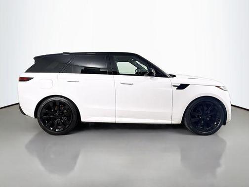 2026 Land Rover Range Rover Sport SE