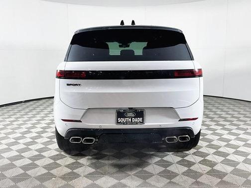 2025 Land Rover Range Rover Sport SE