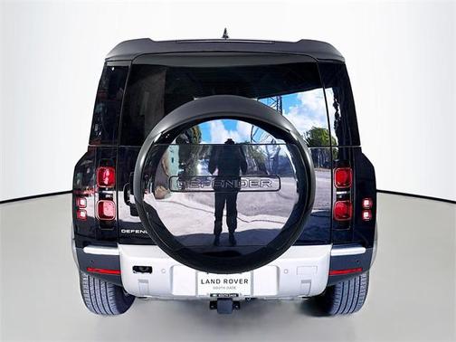 2025 Land Rover Defender 110 P300