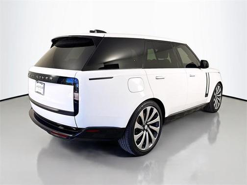 2025 Land Rover Range Rover P530 SE