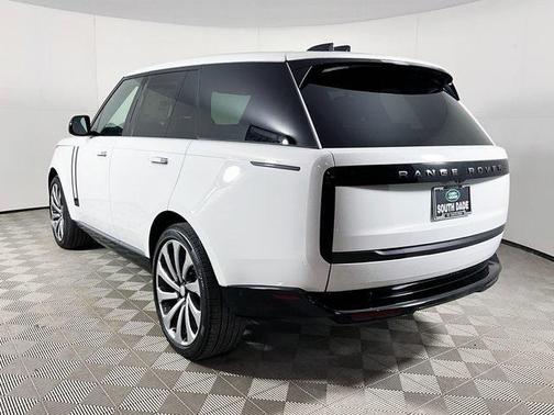 2025 Land Rover Range Rover P530 SE