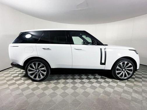 2025 Land Rover Range Rover P530 SE