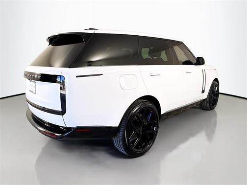 2025 Land Rover Range Rover P530 SE