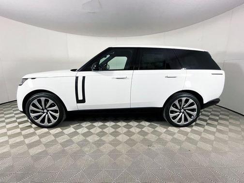 2025 Land Rover Range Rover P530 SE