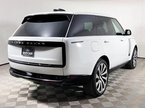 2025 Land Rover Range Rover P530 SE