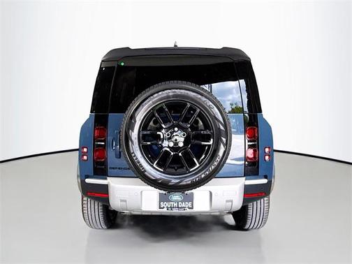 2025 Land Rover Defender 110 P300