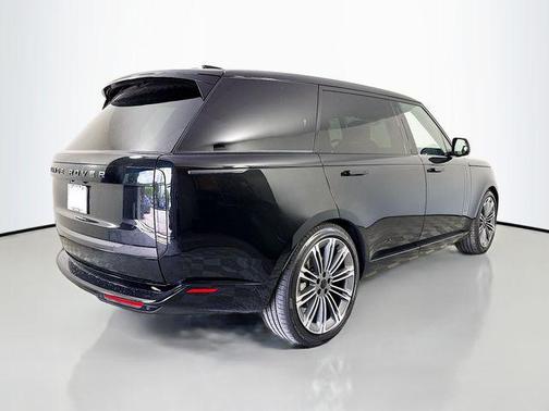 Santorini Black Metallic 2026 Land Rover Range Rover P400 SE 7 Seat