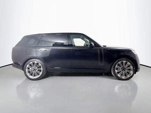 Santorini Black Metallic 2026 Land Rover Range Rover P400 SE 7 Seat