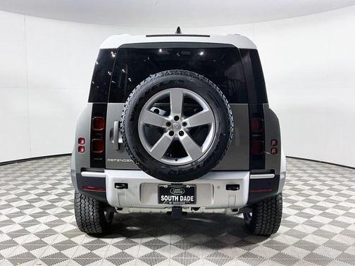 2025 Land Rover Defender 110 P300