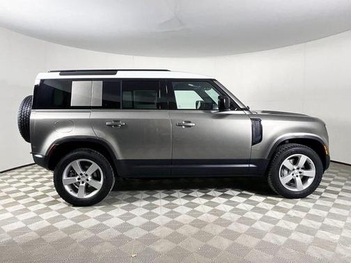 2025 Land Rover Defender 110 P300