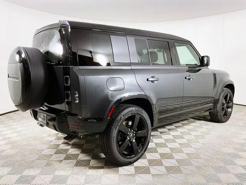 2025 Land Rover Defender 110 V8