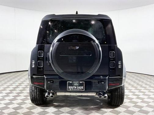 2025 Land Rover Defender 110 V8