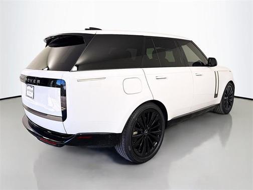 2025 Land Rover Range Rover P530 SE
