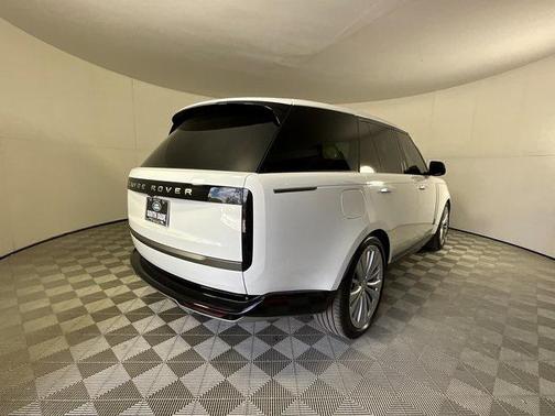 2025 Land Rover Range Rover P530 SE
