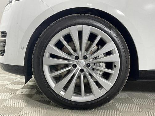 2025 Land Rover Range Rover P530 SE