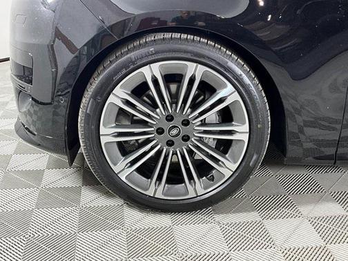 2025 Land Rover Range Rover Sport SE