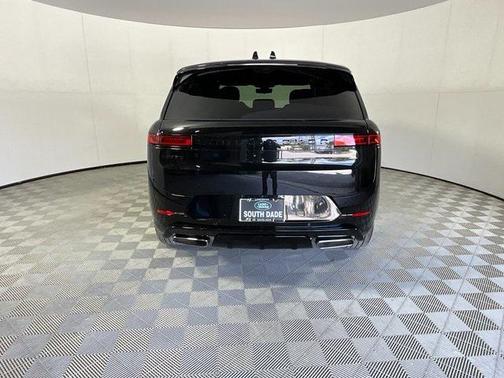 2025 Land Rover Range Rover Sport SE