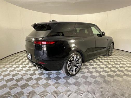 2025 Land Rover Range Rover Sport SE