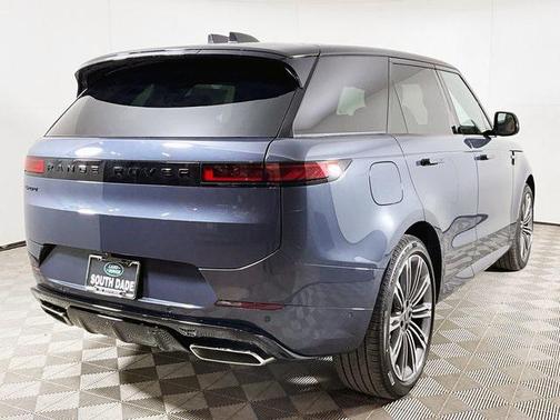 2025 Land Rover Range Rover Sport SE