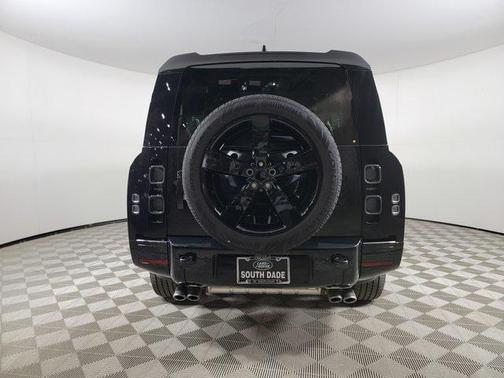 2025 Land Rover Defender V8