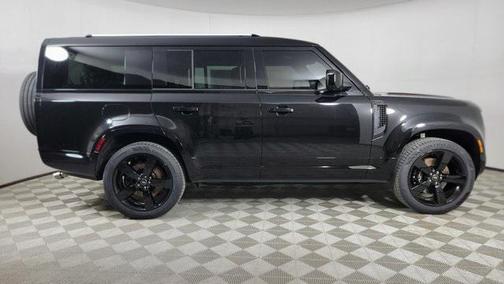 2025 Land Rover Defender V8
