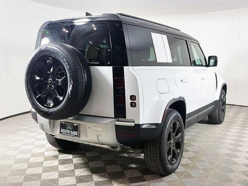 2025 Land Rover Defender 110 P400 S