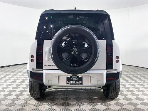 2025 Land Rover Defender 110 P400 S