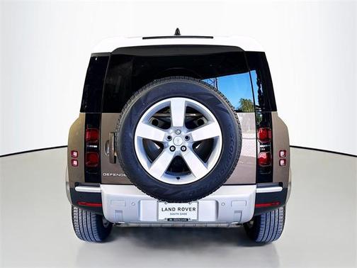 2025 Land Rover Defender 110 P300