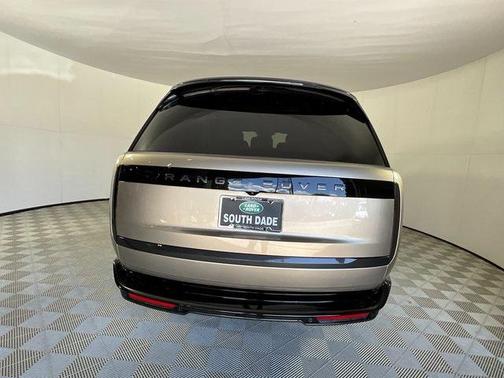 2025 Land Rover Range Rover P530 SE 7 Seat