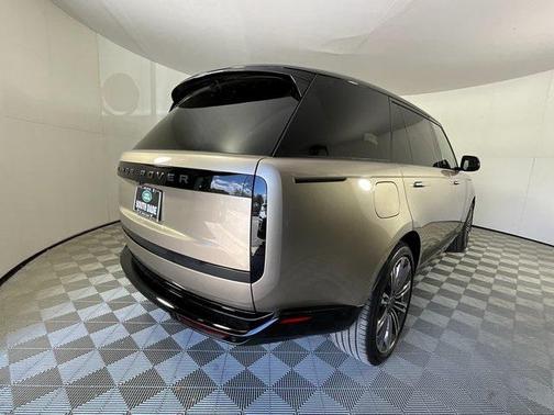 2025 Land Rover Range Rover P530 SE 7 Seat