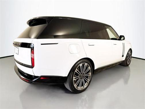 2025 Land Rover Range Rover P530 SE 7 Seat