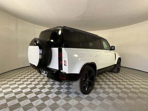 2025 Land Rover Defender 110 P400 X-Dynamic SE